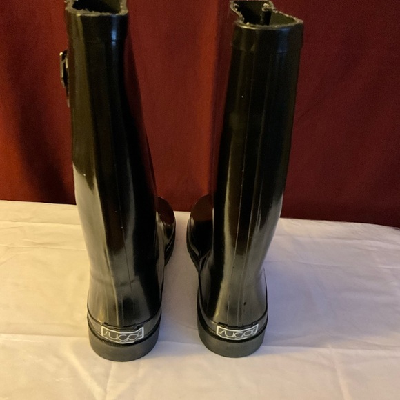 Black Glossy Rain Boots - Picture 3 of 6